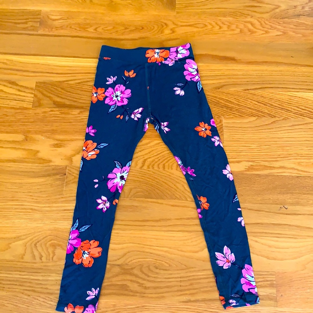 Girls Size 8-10 leggings.